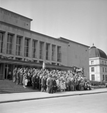 Swiss axpatriate meeting, participants in front of the congress centre Lucerne