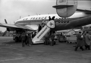 Airport Geneva-Cointrin 1959: customs clearance