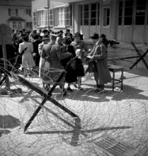Passport control at the Koblenz border crossing 1947