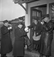 Homicide case Haberthur 1949: visit of the crime scene, tea for the policemen