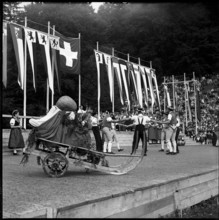 Festival in historical costumes in Interlaken 1955: Dancing