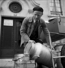 Milkman delivering milk in Geneva 1943
