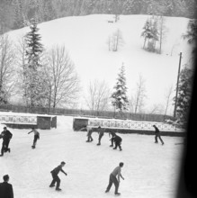 Children, ice skating in Gohl 1960