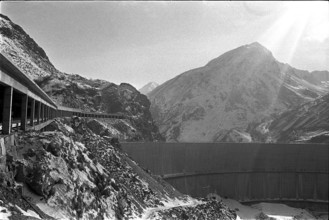 Tunnel Great Sankt Bernhard: gallery of the access road before opening, 1964