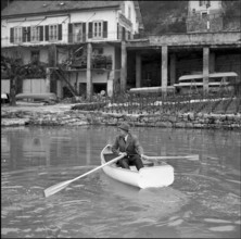 Produc^tion of plastic boat, quality check, Bienne 1955
