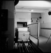 Sihlpost, goods elevator at the Zurich parcel post 1944