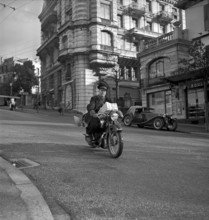 Christmas Eve 1951: News vendor