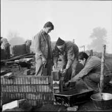 Self-help course for bricklayer in Treyvaux, 1964