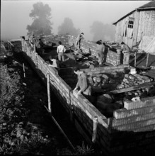 Self-help course for bricklayer in Treyvaux, 1964