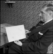 Armand Droz holding a letter mailed to him 16 years before, 1960