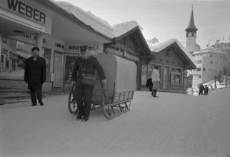 Posman carrying a sledge in Davos 1965