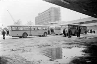 Post busses, passengers, railway station Berne, 1965