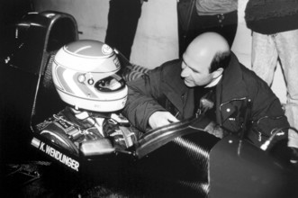 Karl Wendlinger speaking with Peter Sauber, 1993