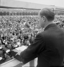 Road user meeting in Dubendorf to define unwritten traffic regulation guideline, 1953