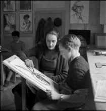 Students draw at art school in Saxon 1951