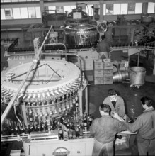 Bottling mashine in the Hurlimann Brewery, Zurich 1959