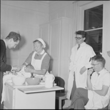 Husbands at school for mothers, Zurich 1956