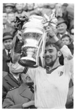Swiss Cup final 1965: FC Sion wins the cup, Georgy receiving the trophy