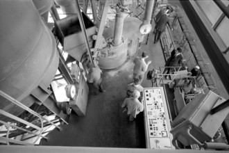 Production of concrete bricks in Dottingen 1967