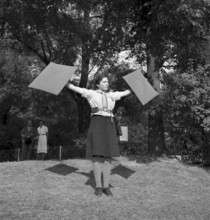 Girl Scout, signalizing in Zurich 1940