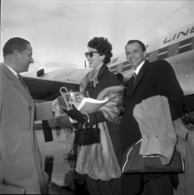 Hollywood stars Ava Gardner and Frank Sinatra at Zurich-Kloten airport 1952