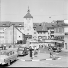 Road traffic in front of the Liestal Torli, town gate, 1959