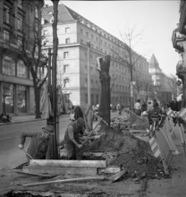 Replanting of the trees at the Bahnhofstrasse in Zurich 1948