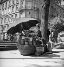 Flower seller at the Bahnhofstrasse in Zurich, 1947