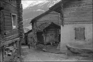Traditional granary on wooden posts, silts, Sarreyer VS 1972