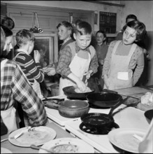 Cookery course for pupils in Zurich, 1952