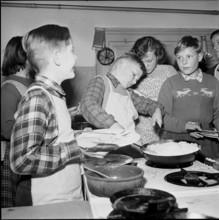 Cookery course for pupils in Zurich, 1952