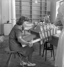Woman at a loom at textile technical college Zurich 1949