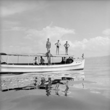 Crash of a Swissair trainer plane onto Lake Constance, wreckage recovery 1957