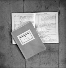 Exercice book with recipes at travel course in housekeeping in Wallis, 1944