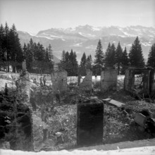 Grand hotel Rigi Kaltbad burned down, search for missing persons 1961