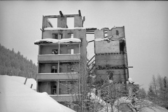 Grand Hotel Tschuggen Arosa damaged by fire, 1967