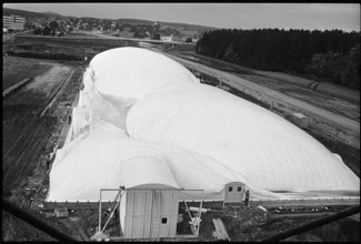 Construction of a air-inflated structure, airhouse in Dietlikon 1972
