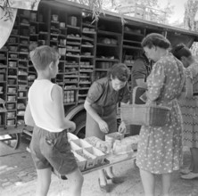 Zurich, Customers shopping in a Migros truck, mobile shop, 1947