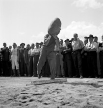 Swiss wrestling festival Lucerne 1948: Stone Throwing