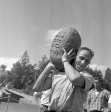 Swiss wrestling festival Freiburg 1958, Stone Throwing: winner Sutter