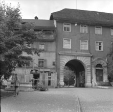 Franziskanertor and Saulenbrunnen in Solothurn, 1961