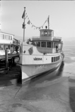 Ending of frozen Lake Zurich 1963: Ship as an ""ice-breaker