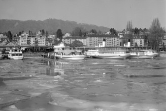 Ending of frozen Lake Zurich 1963: Ships at Wollishofen harbour