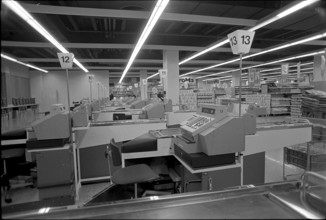 Shopping Center Letzipark, checkout counters, Zurich 1972