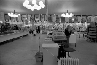 Shopping Center Waro, checkout counter, Volketswil 1971