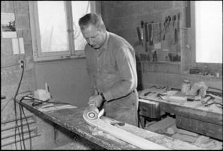 Alphorn-maker Josef Emmenegger, Eich 1973