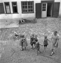Looking after children at women's school 'Heim' in Neukirch an der Thur, 1940