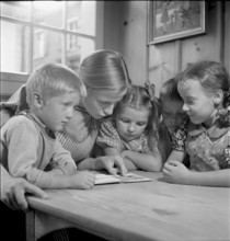 Looking after children at women's school 'Heim' in Neukirch an der Thur, 1940