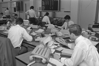 Foreign exchange brokers working at the Schweizerische Bankgesellschaft, Zurich 1971