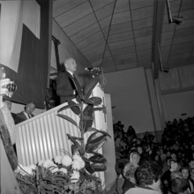 Yul Brynner supporting ""Bread for all"", Lausanne 1962